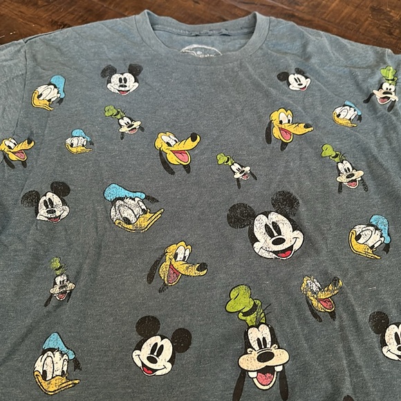 SOLD Vintage washed Disney character shirt size L - Picture 2 of 3
